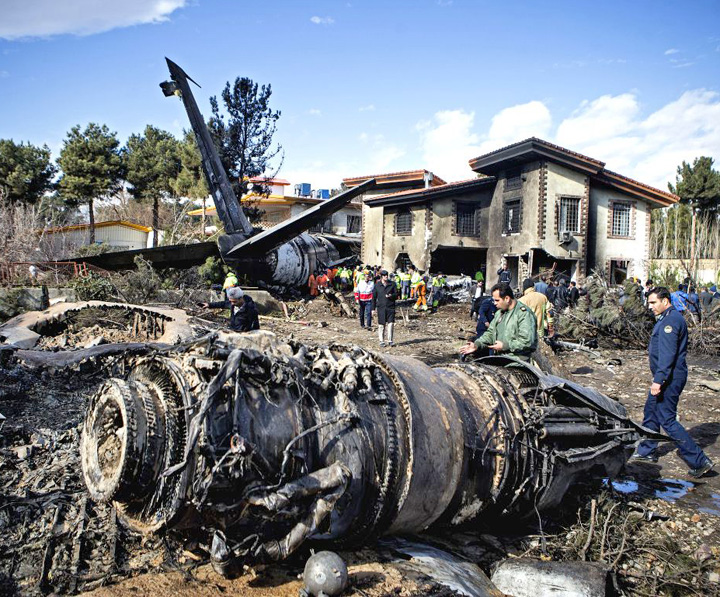 Boeing 737-800 NG авіакомпанії «МАУ» зазнав катастрофи і впав неподалік аеропорту Тегерана. Фото з сайту prokerala.com