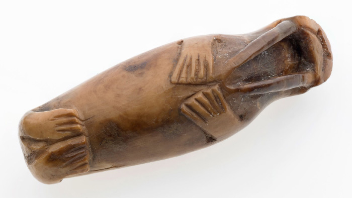 Статуетка з бивня моржа. Знайдена в середньовічних шарах Тронхейма. Фото: Åge Hojem NTNU University Museum.