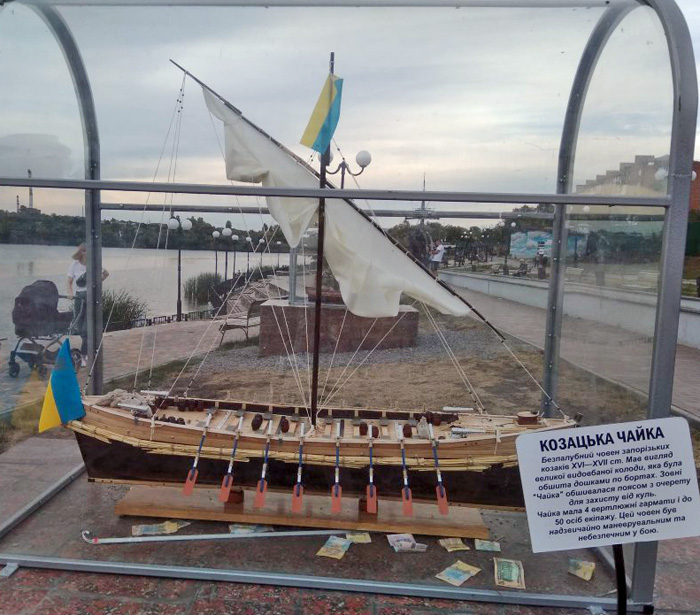 Козацька чайка займає гідне місце серед макетів майстра з Умані.