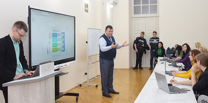 Сучасний формат розширює можливості, і лектора, і студентів. Фото з сайту facebook.com.kyiv.university