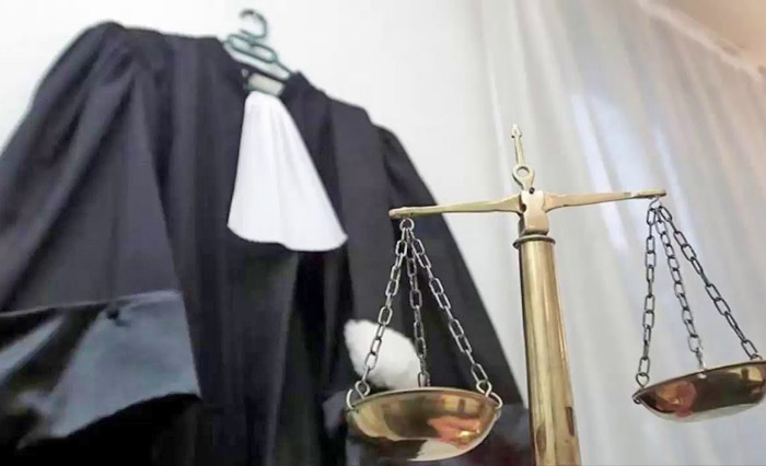 Суддівська мантія не може захистити від відповідальності за злочини проти держави. Фото з сайту yaizakon.com.ua