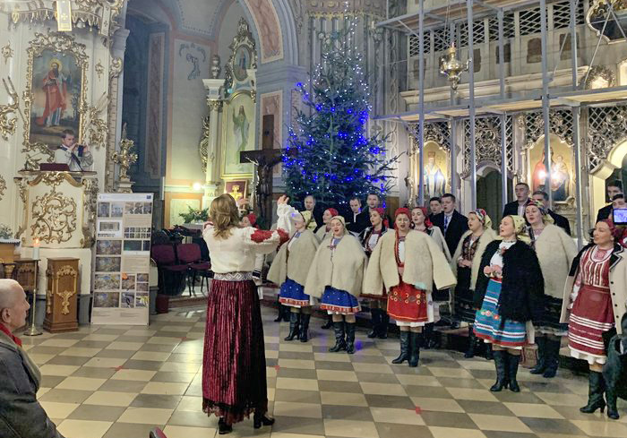 Артисти хору виступають під склепінням величного Кафедрального собору  