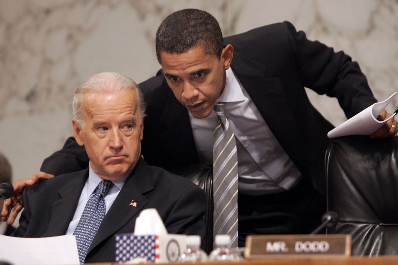 Сенатори Джо Байден і Барак Обама у 2007 році. Фото: AP Photo / Susan Walsh