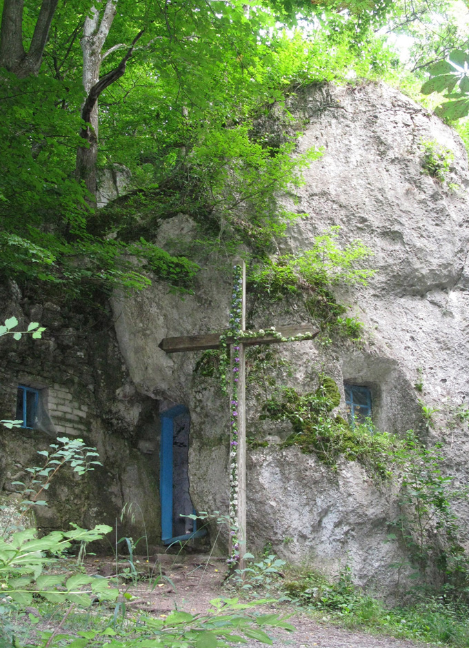Наскельна печера відлюдника