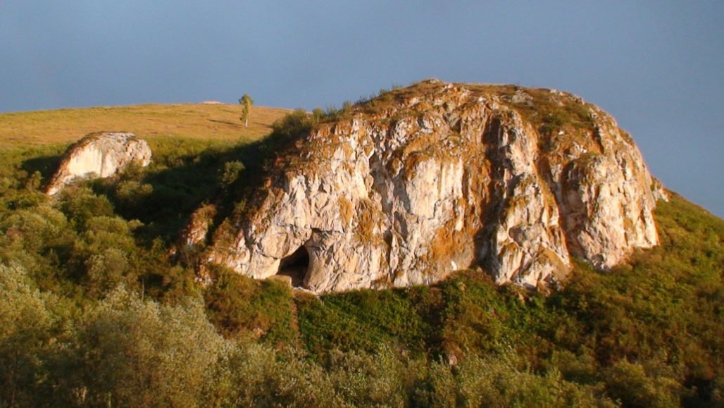 Чагирська печера була постійно відвідуваною стоянкою неандертальців протягом приблизно 10 тисяч років.