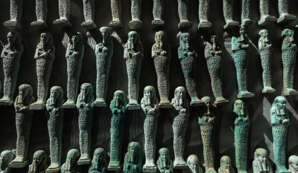 10 000 синьо-зелених ушабтів, знайдених у могилах. (Міністерство старожитностей Єгипту)