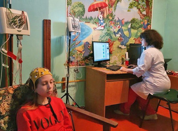 Новий комп’ютерний комплекс, який отримало неврологічне відділення лікарні, став дієвим помічником медиків і хворих. Фото з сайту sokdl.lic.org.ua