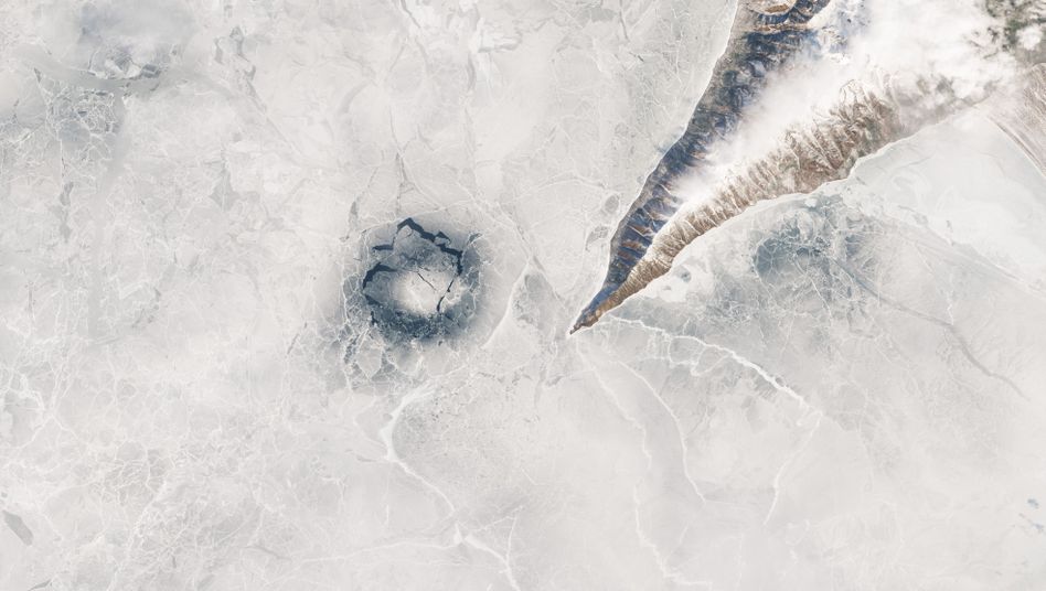  Крижане явище на Байкалі: кільця шириною від п'яти до семи кілометрів. Фото НАСА