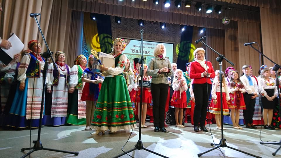Головні нагороди отримали представники творчих колективів з Новопсковщини. Фото зі сторінки відділу культури Новопсковської РДА у Фейсбук.
