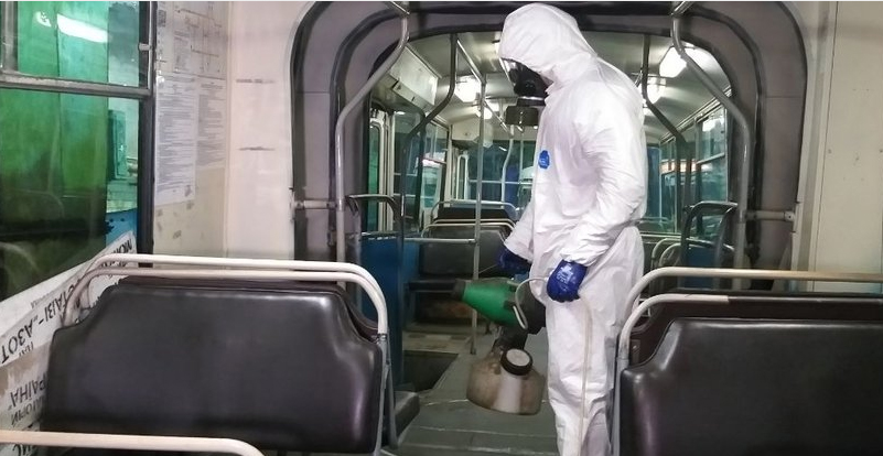 Салон обробляють ретельно, поручні, вікна та інші деталі протирають. Фото з сайту strichka.com