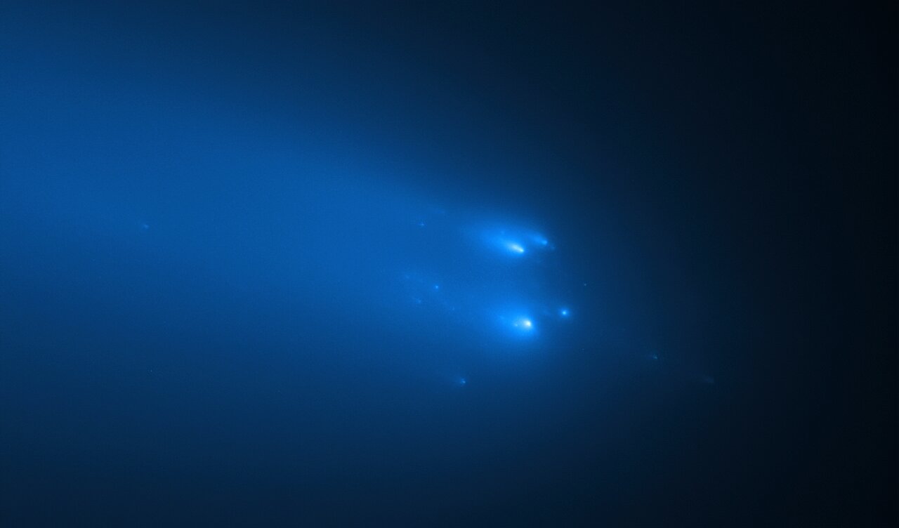 Фото розпаду комети C / 2019 Y4 (ATLAS), отримане космічним телескопом «Hubble» 20 квітня 2020 року. Credit: NASA / ESA