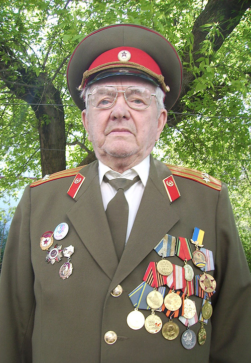 Навіть у 89 років Віктор Мацаєв займає активну громадянську позицію. Фото з архівів В. Мацаєва та автора