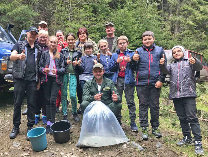 Команда, яка працювала на водоймах довкола Лопухового