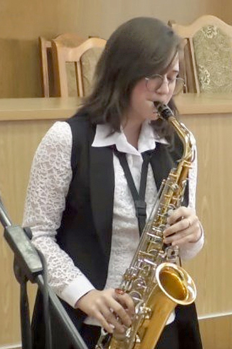 Гра на саксофоні для Вероніки така ж близька, як і на багатьох інших інструментах. Фото з сайту viche.ck.ua
