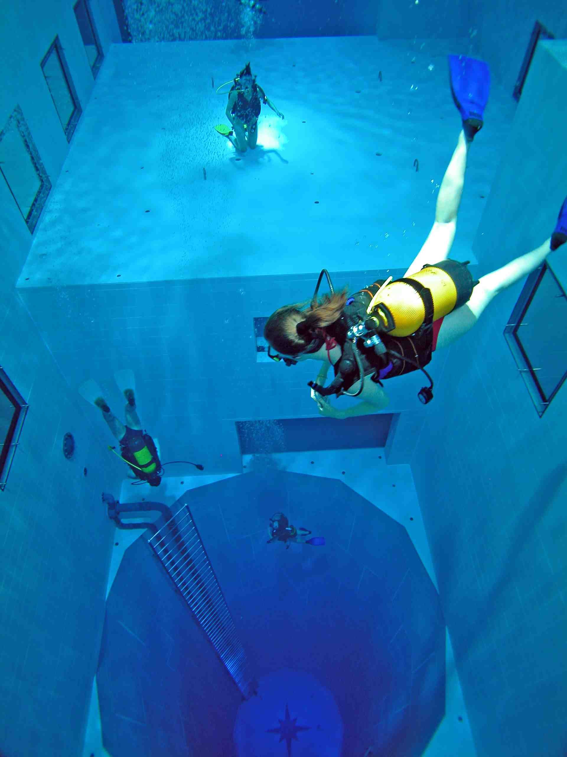 басейні Nemo 33 вода тепла й без хлору. Фото з сайту i.pinimg.com