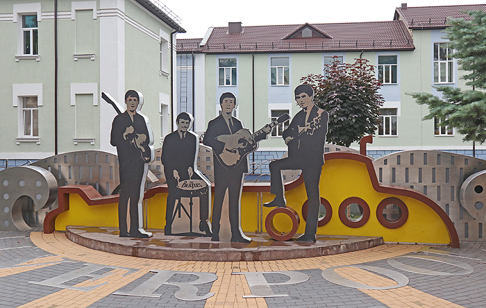 Сквер «Ліверпуль», облаштований в англійському стилі, присвячений легендарній групі Beatles