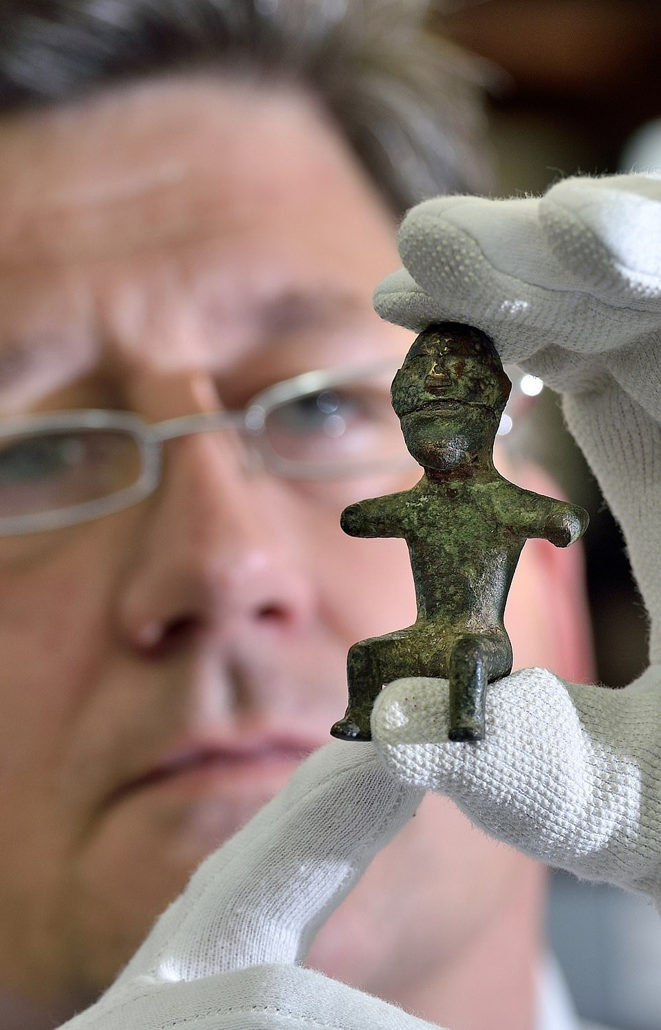Вважається, що це статуетка німецького бога, їй майже 1800 років. На думку археологів, фігура, ймовірно, була священним предметом і була похована разом зі своїм власником.