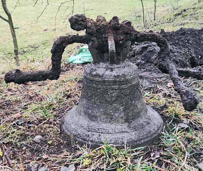 Дзвін, який знайшли у селі Заруддя на Тернопіллі. Фото з відкритих джерел