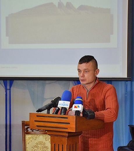 Олександр Смирнов презентував антропологічні матеріали з кургану в Казанківському районі. Фото з сайту novosti-n.org