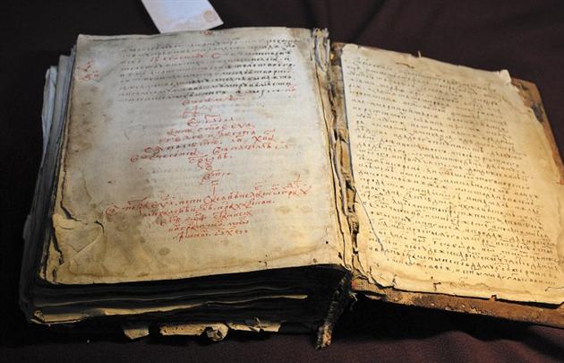Оригінал Королевського Євангелія який зберігається в Закарпатському краєзнавчому музеї імені Тиводара Легоцького
