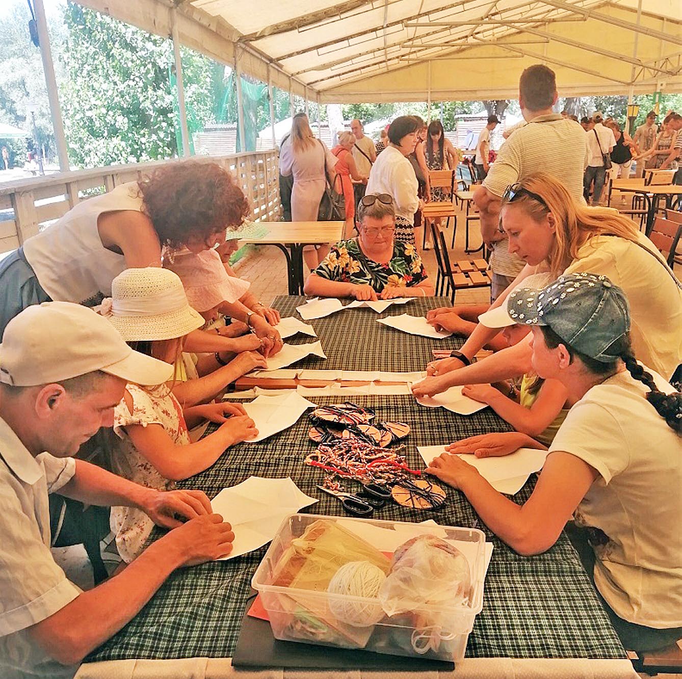 Щоденна зайнятість допомагає відвідувачам закладів «Берегині» налагодити життя і легше інтегруватися в суспільство. Фото з сайту debaty.sumy.ua