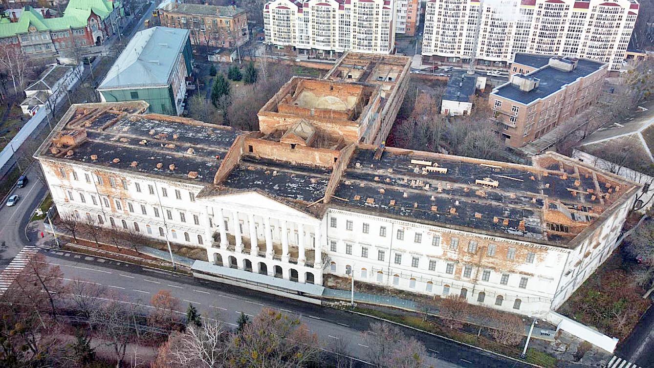 Мине небагато часу, й будівля колишнього Петровського Полтавського кадетського корпусу в набуде первісного вигляду. Фото з сайтів poltava.to