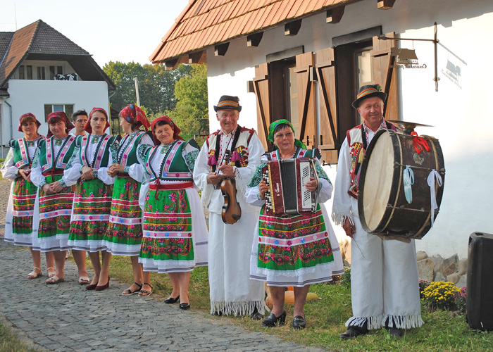 Вокальний гурт Нижнього Селища, що на Хустщині, відомий автентичним виконанням народних пісень. Фото автора