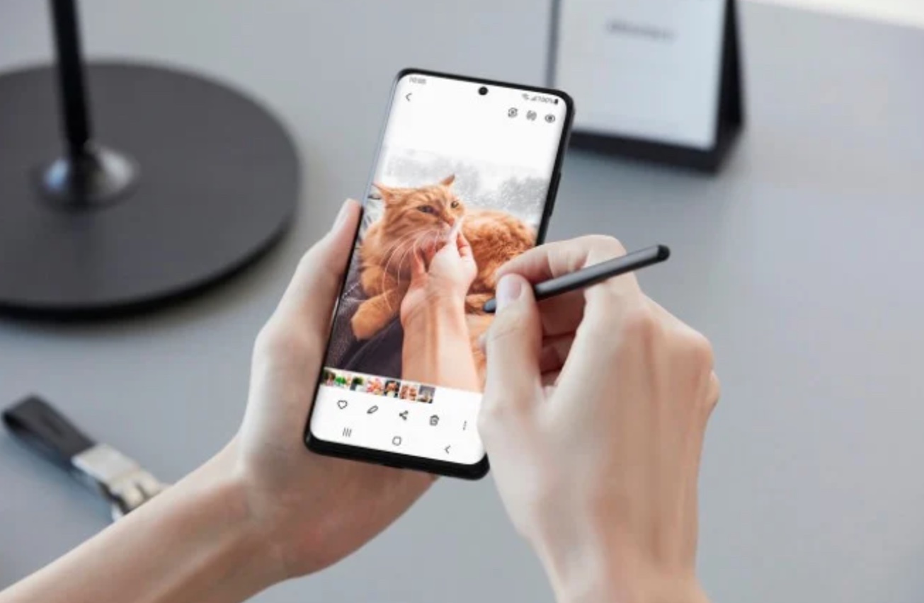 Galaxy S21 Ultra з ручкою S Pen