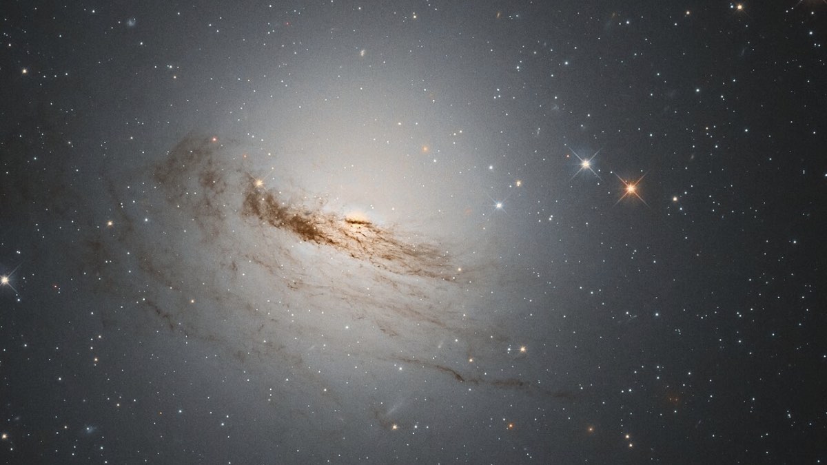 Галактика NGC 1947. © ESA / Hubble / NASA