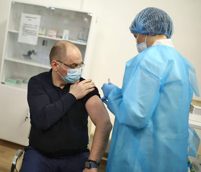 Що більше людей щеплюватиметься, то швидше пройдемо період коронакризи. Фото з сайту facebook.com/maksym.stepanov.official