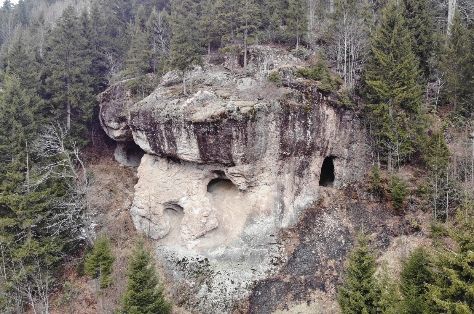 Печера, де знайшли кам'яні інструменти