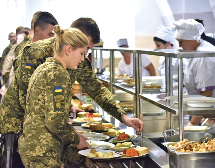 Сучасна система харчування одразу дістала схвалення у ЗСУ. Фото з сайту mil.gov.ua