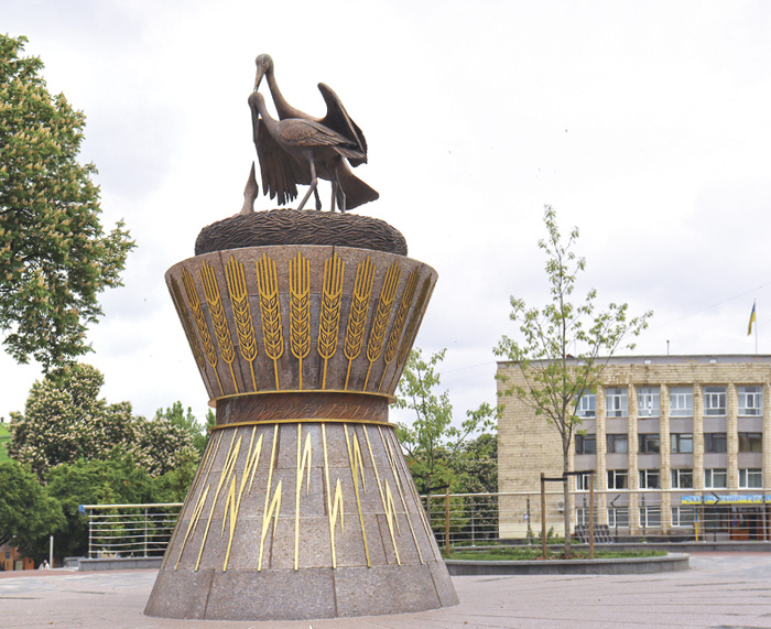 Монумент Соборності України з лелеками — пам’ятка міста