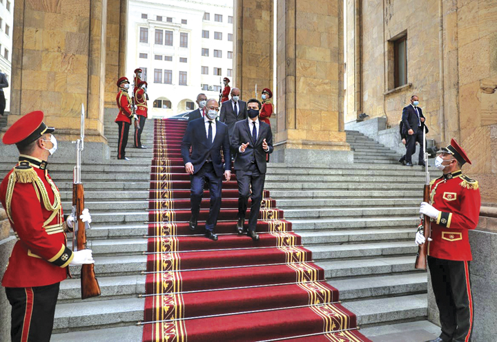 Прем’єр-міністр Денис Шмигаль обговорив актуальні питання двосторонньої співпраці з головою парламенту Грузії Кахабером Кучавою. Фото з Урядового порталу