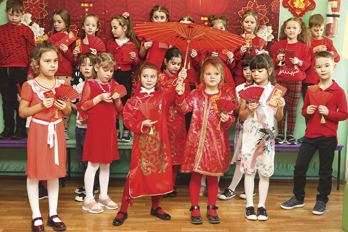 З нагоди китайського Свята весни Київська гімназія східних мов №1 провела урок каліграфії, виставку традиційного живопису, конкурс творів китайською мовою, чайну церемонію тощо