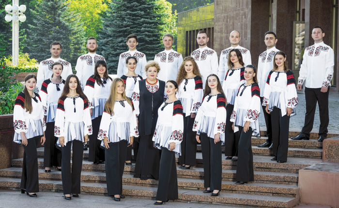 Подільський камерний хор «Леонтович-капела» Вінницької обласної філармонії ім. Миколи Леонтовича. Фото з сайту choircommunity.com.ua