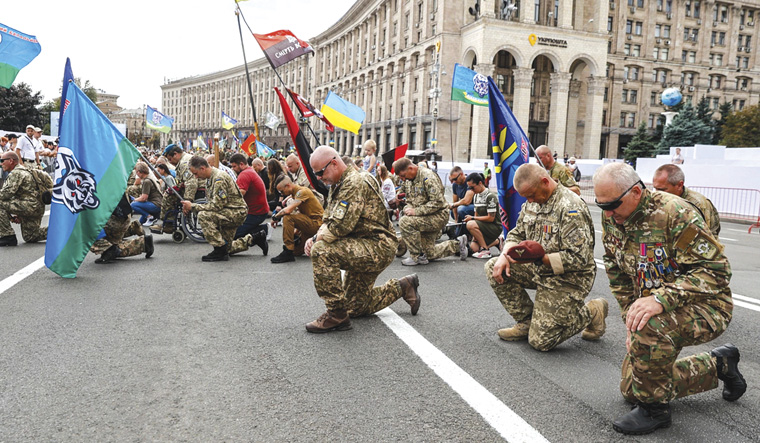 Учасники параду вшанували пам’ять загиблих Героїв Небесної Сотні. Фото з сайту radiosvoboda.org