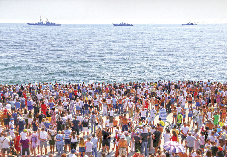 У Одесі також відбувся парад — військово-морський. Фото з сайту vot-tak.tv