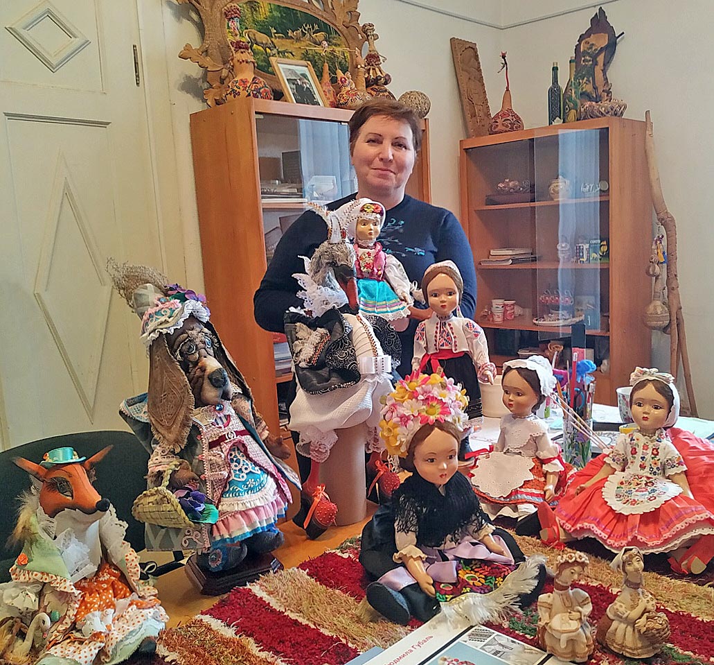 У колекції Людмили Губаль — ляльки в костюмах різних країн і народів. Фото автора