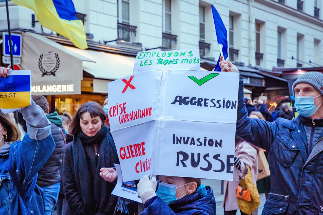 У середмісті Парижа неподалік Центру сучасного мистецтва Жоржа Помпіду відбулася мирна хода й маніфестація на підтримку суверенітету України. Фото з сайту facebook.com