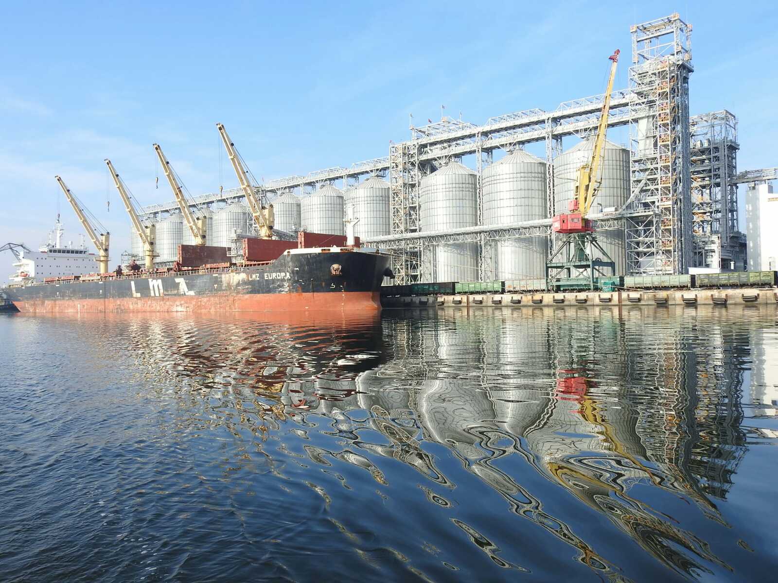 Росіяни заблокували експорт понад 20 млн тонн зерна. Фото з сайту cfts.org.ua