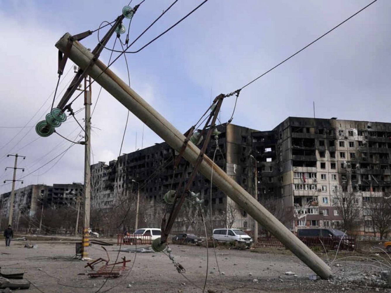 Досі окупантам не вдалося відновити навіть стабільне забезпечення електрикою. Фото з сайту i-ua.tv