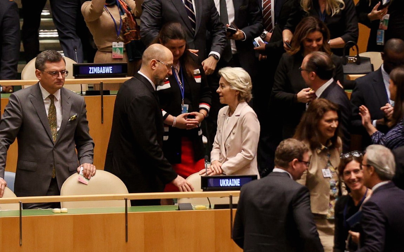 На полях 77-ї сесії Генасамблеї ООН Денис Шмигаль провів низку зустрічей, зокрема, з Президентом Єврокомісії Урсулою фон дер Ляєн. Фото з Урядового порталу
