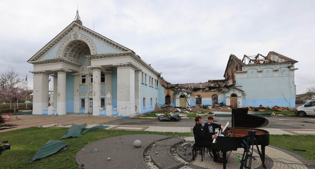 Пошкоджений будинок культури міста Ірпінь. Фото з сайту restore.mkip.gov.ua