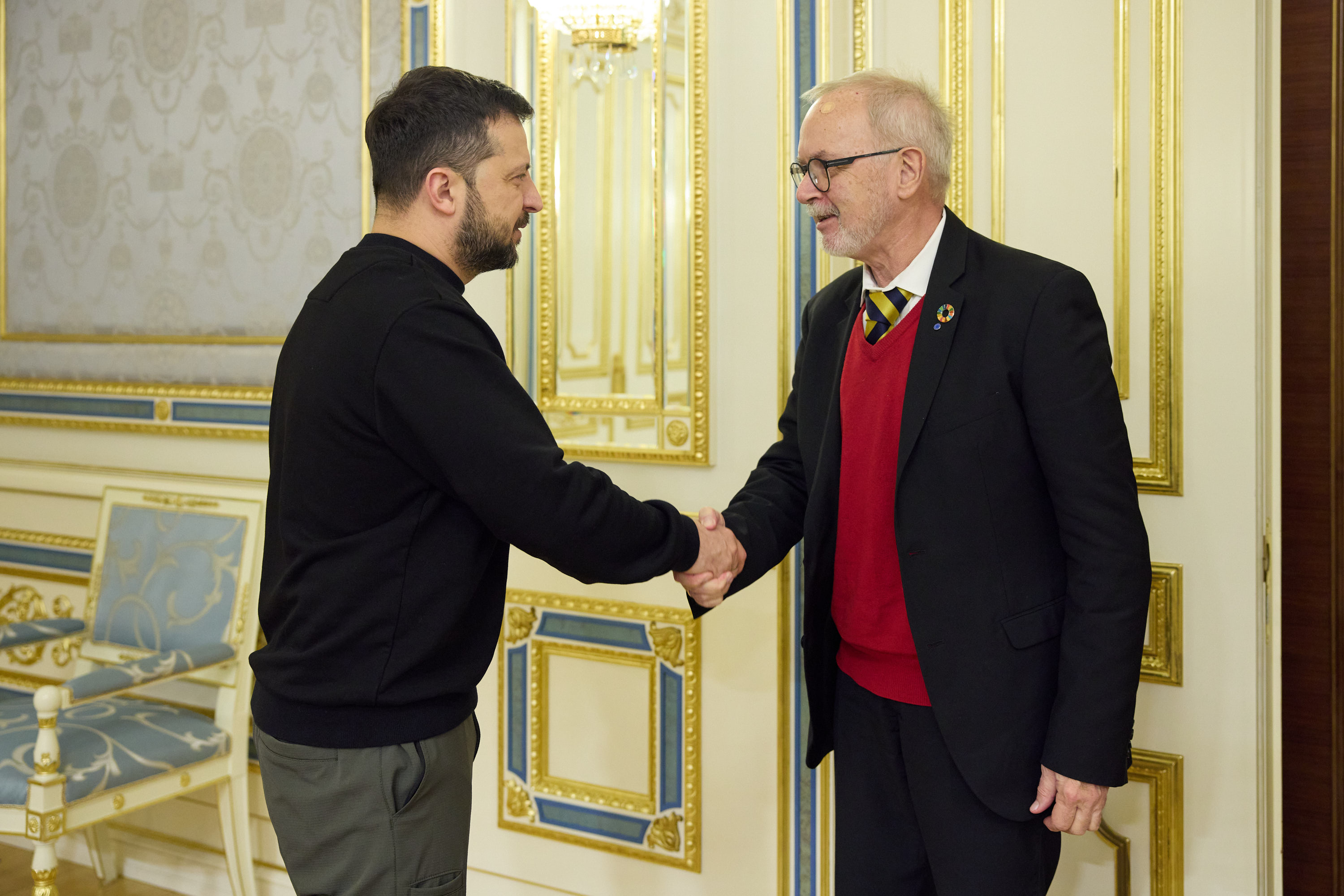 Вернер Хойєр запевнив Володимира Зеленського, що візит делегації ЄІБ – свідчення непохитної підтримки в умовах російської агресії.  Фото president.gov.ua