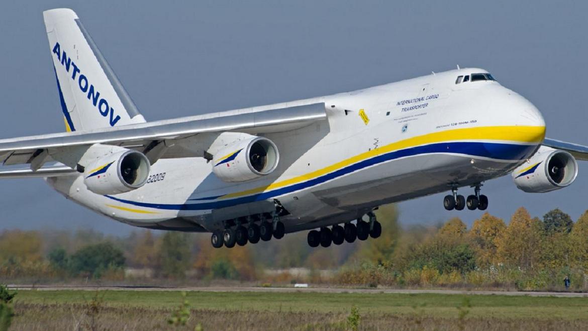 З 1993-го літак став літати під українським прапором… Фото надав автор