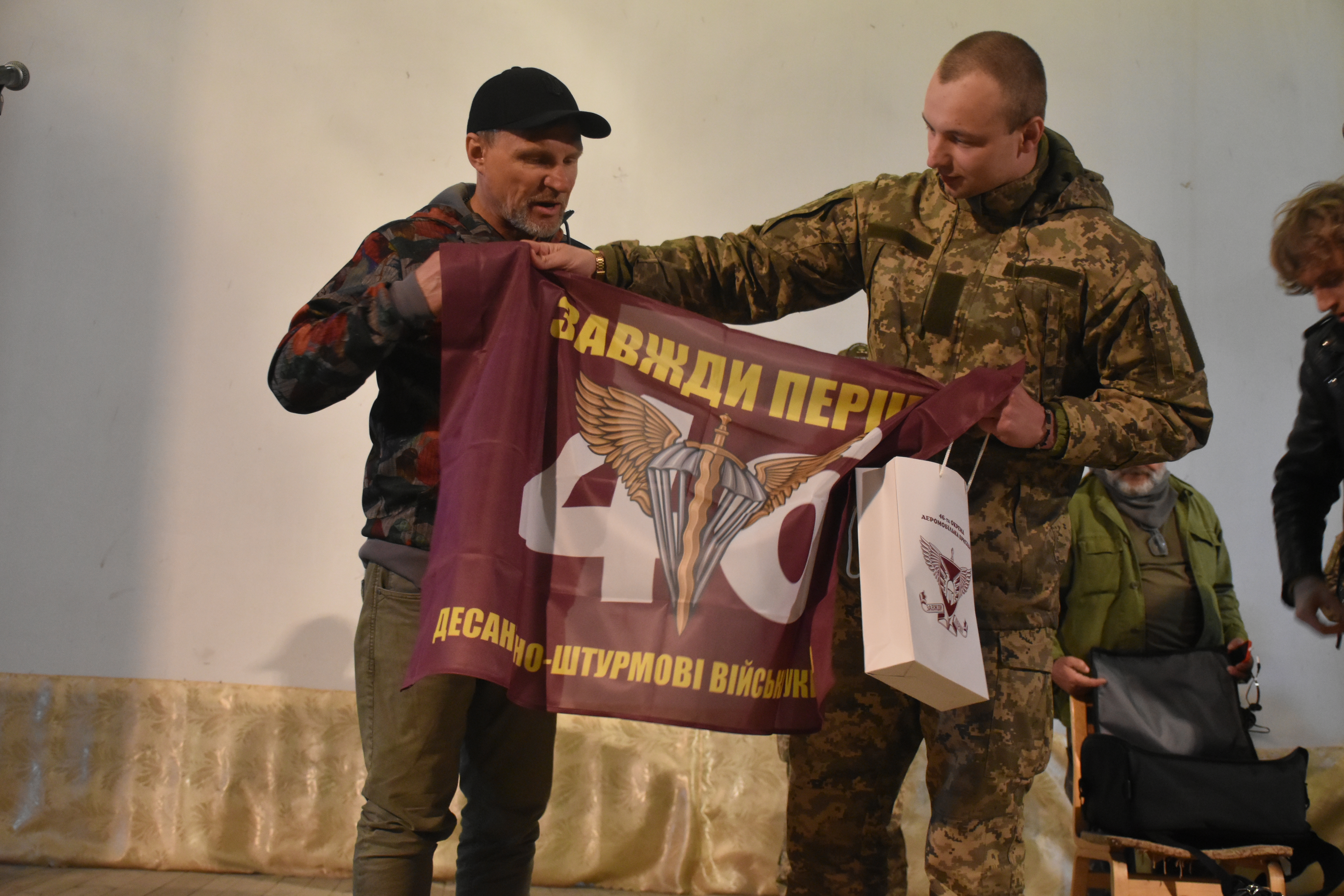 І на знак вдячності отримав бойовий прапор 46 окремої аеромобільної бригади