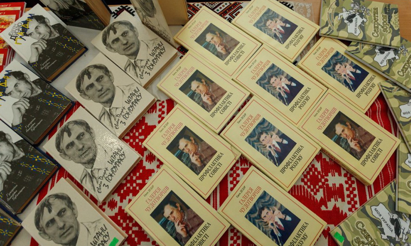 Творчий доробок Євгена Дударя налічує десятки книжок, а також численні публікації в ЗМІ. Фото з сайту uain.press