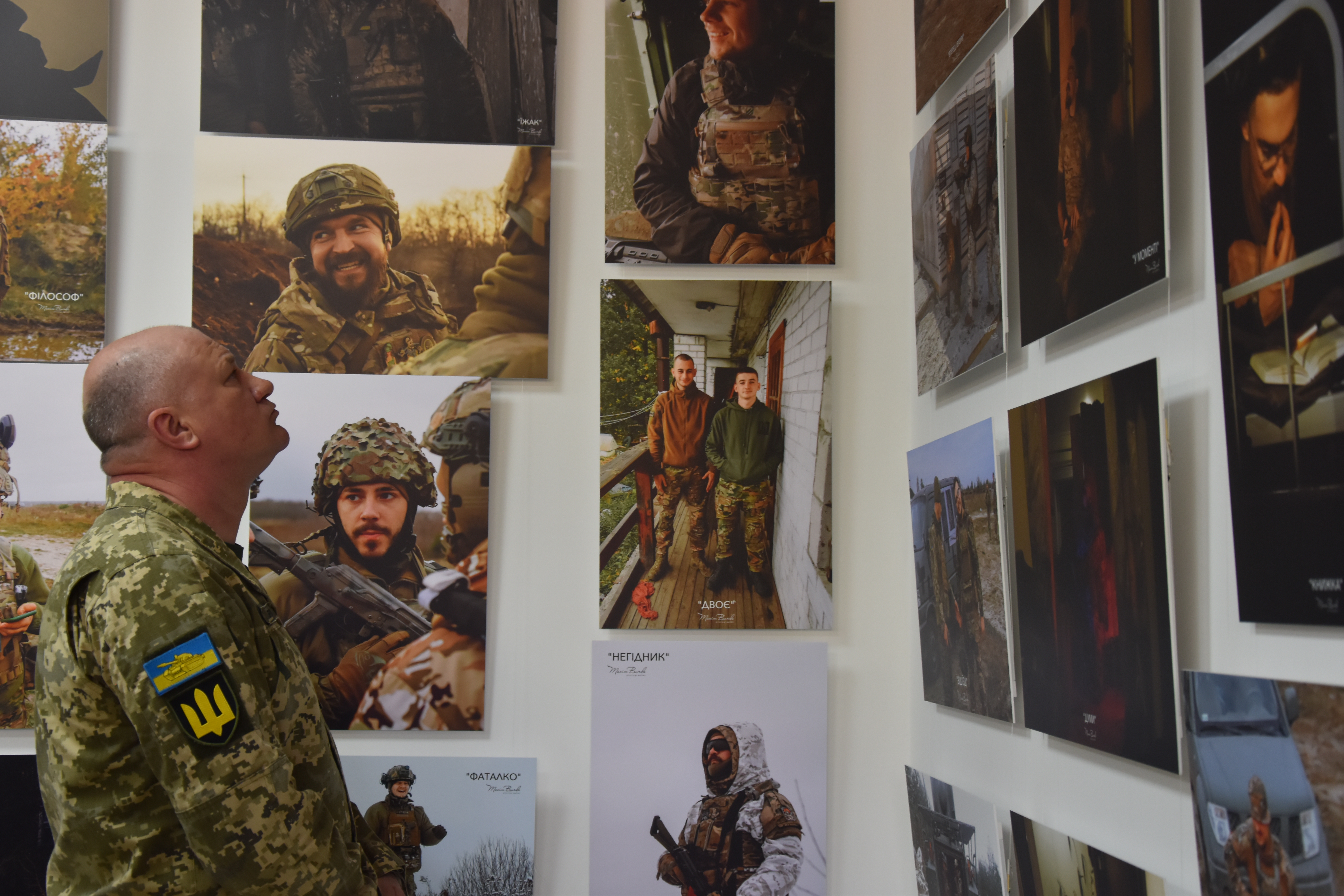 Воєнні знімки Максима Бурди напрочуд добрі і світлі, як і він сам. Фото Соломії КОСТЕНКОВОЇ