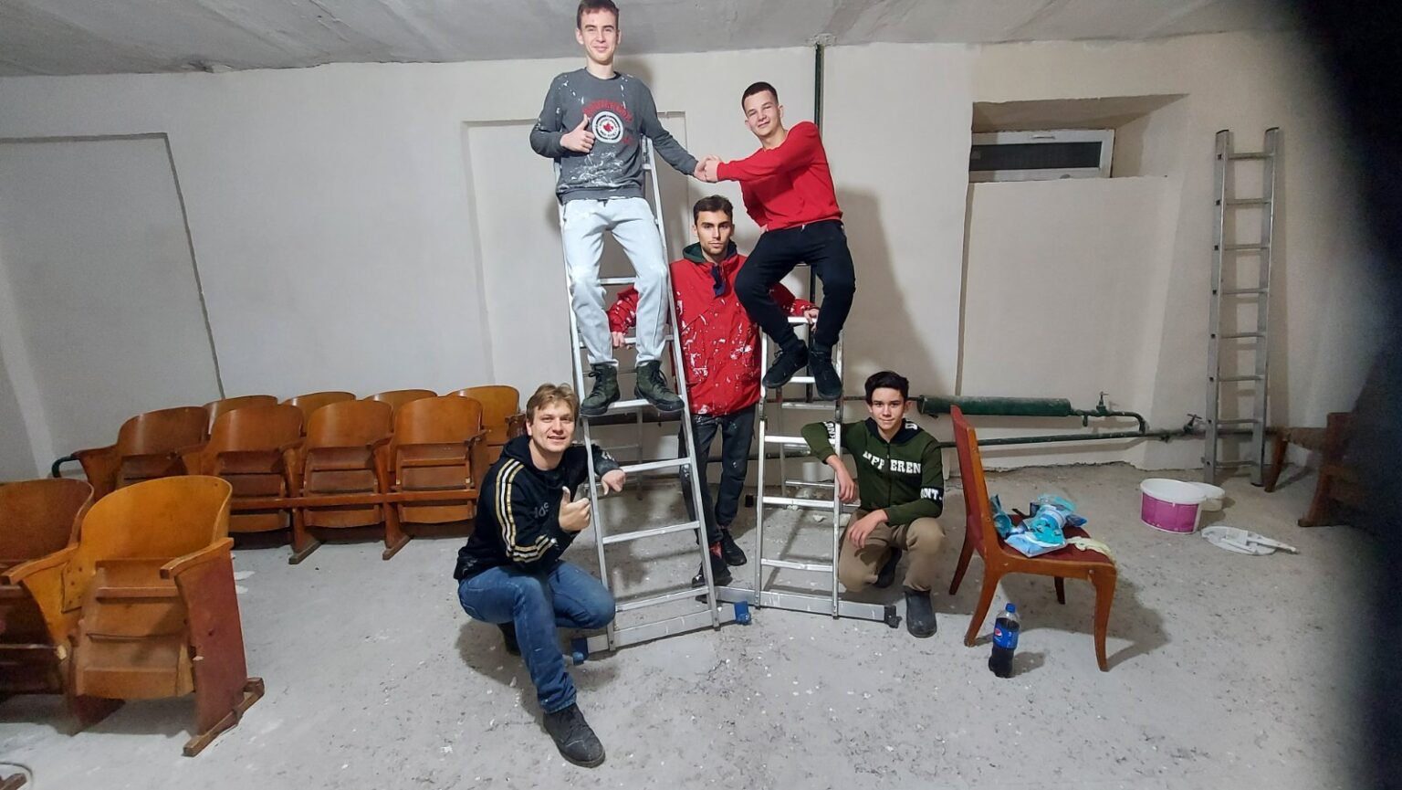 У Звенигородській громаді молодь сама взялася облаштовувати укриття. Фото з сайту viche.ck.ua